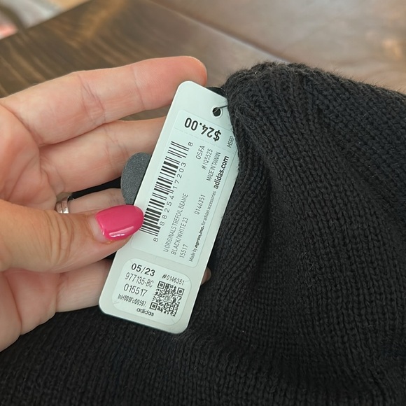 Adidas Beanie black standard fit NWT - Picture 2 of 3